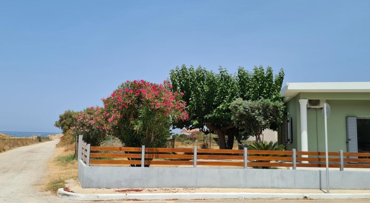 Lahardi - Seaside House