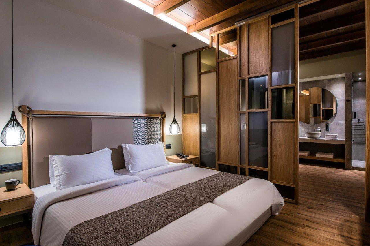 Petousis & Hotel Amoudara (Heraklion)
