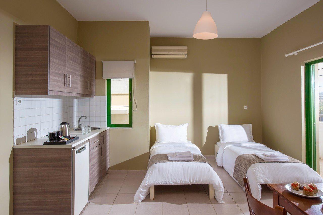 Petousis & Hotel 4*