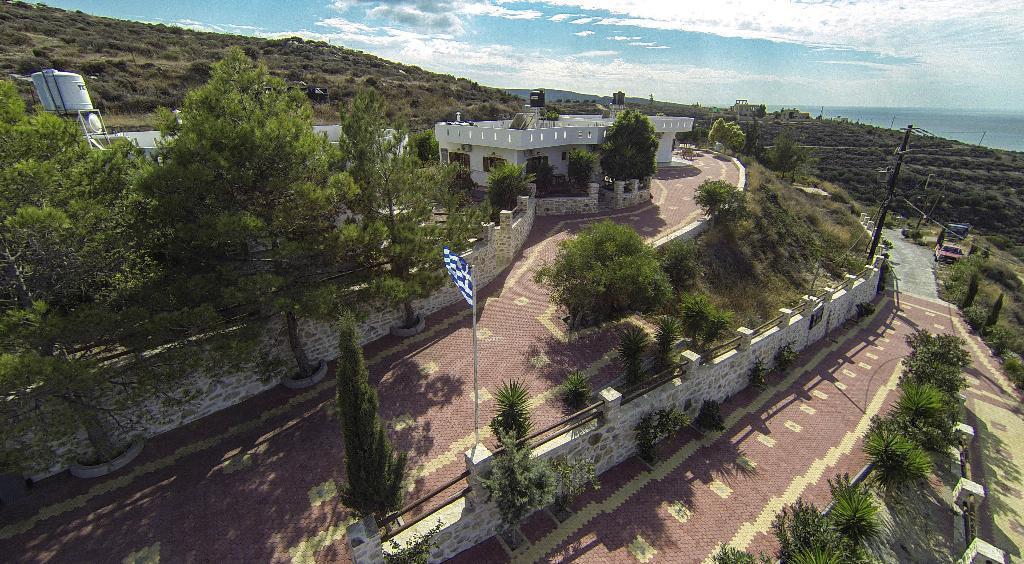 Alexandros Villa