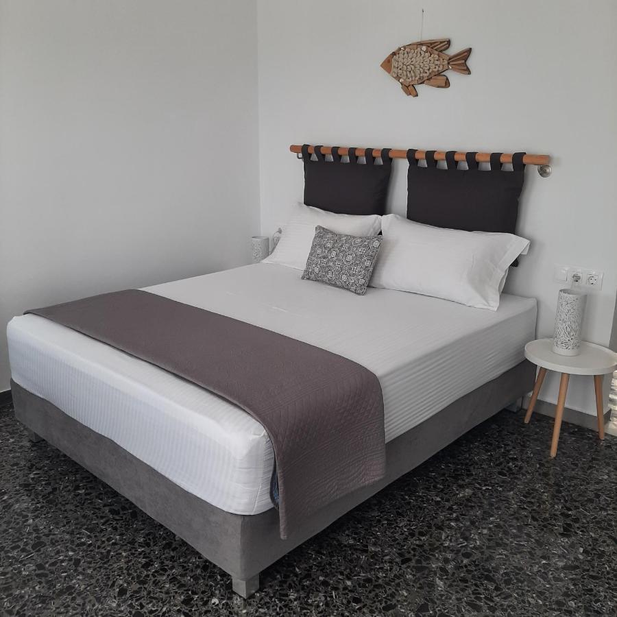 Flora & * Naousa (Paros)