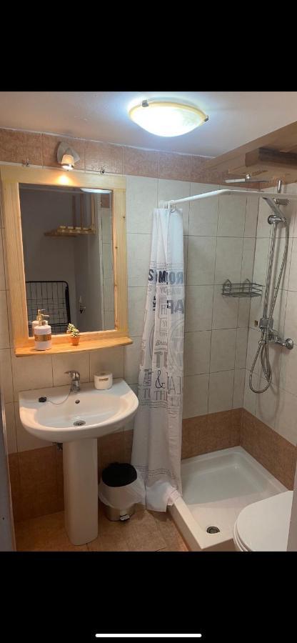 Akrotiri Apartment *