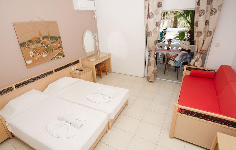 White Palace Aparthotel