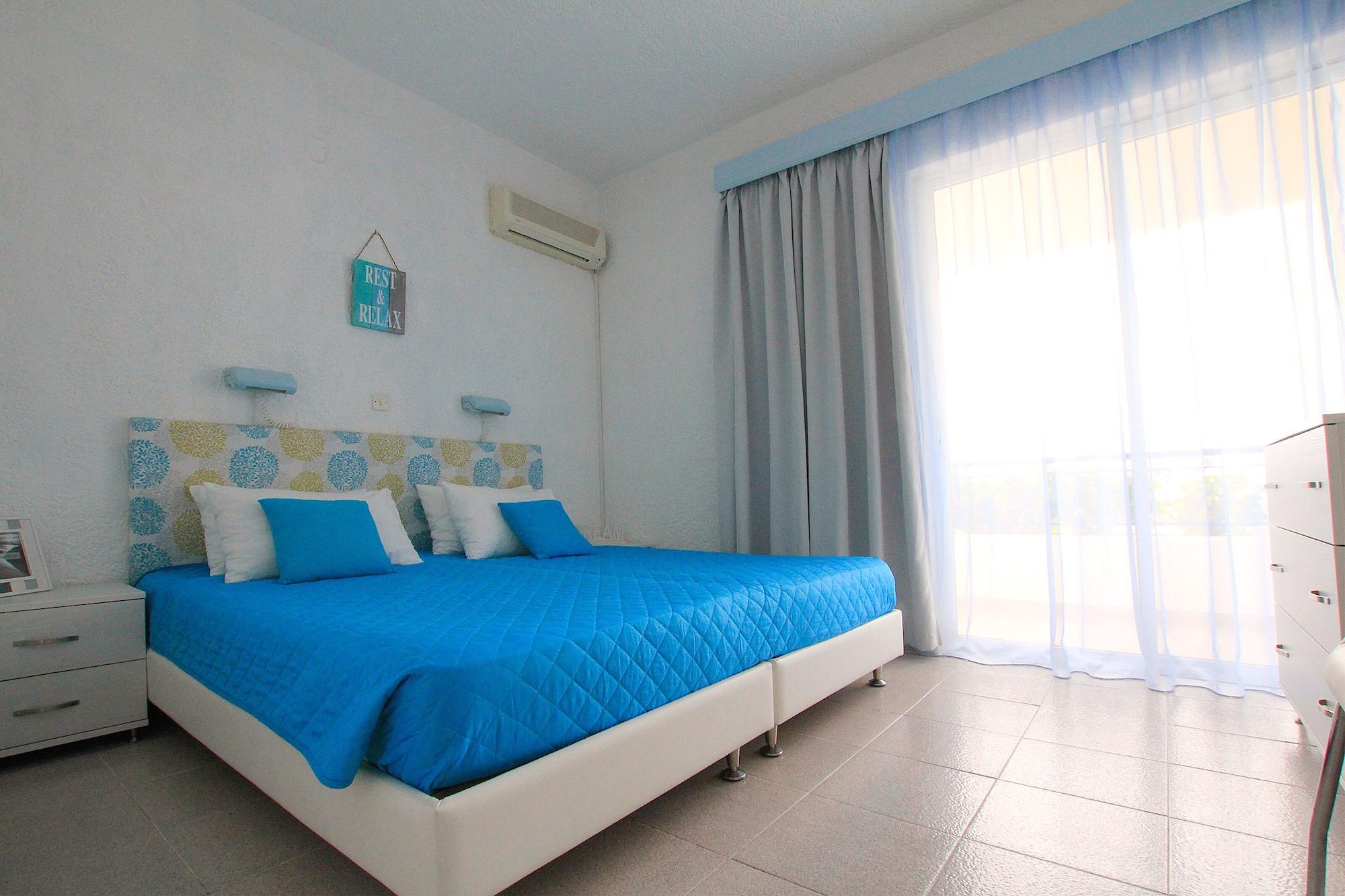 Christiana Aparthotel 2*