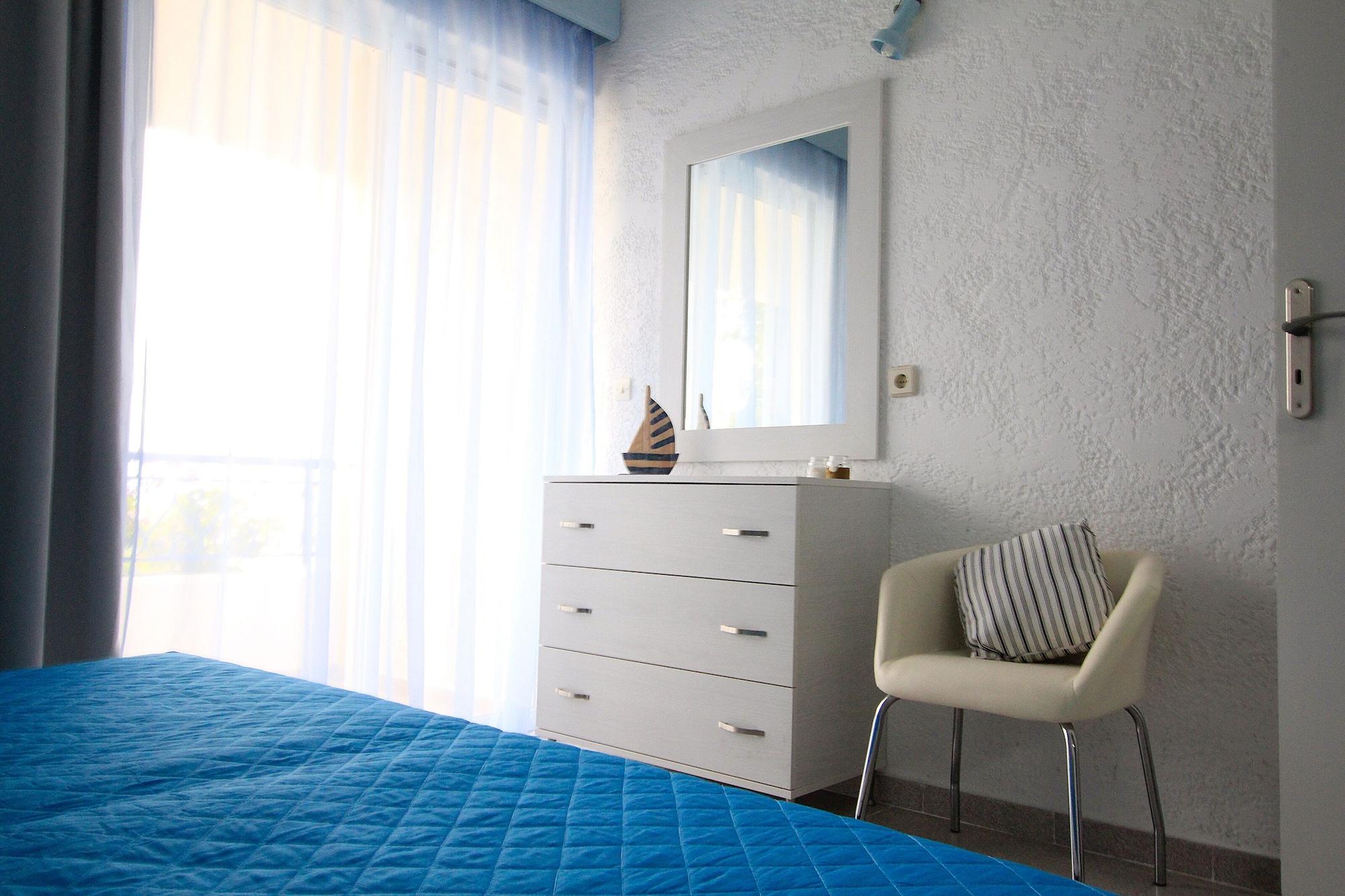 Christiana Aparthotel 2*