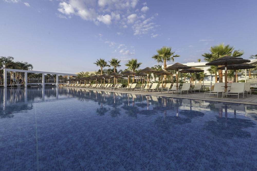 Blue Lagoon Hotel 5*