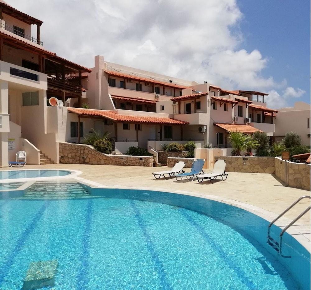 Apartment Creta *