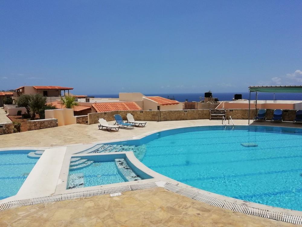 Creta Apartment *