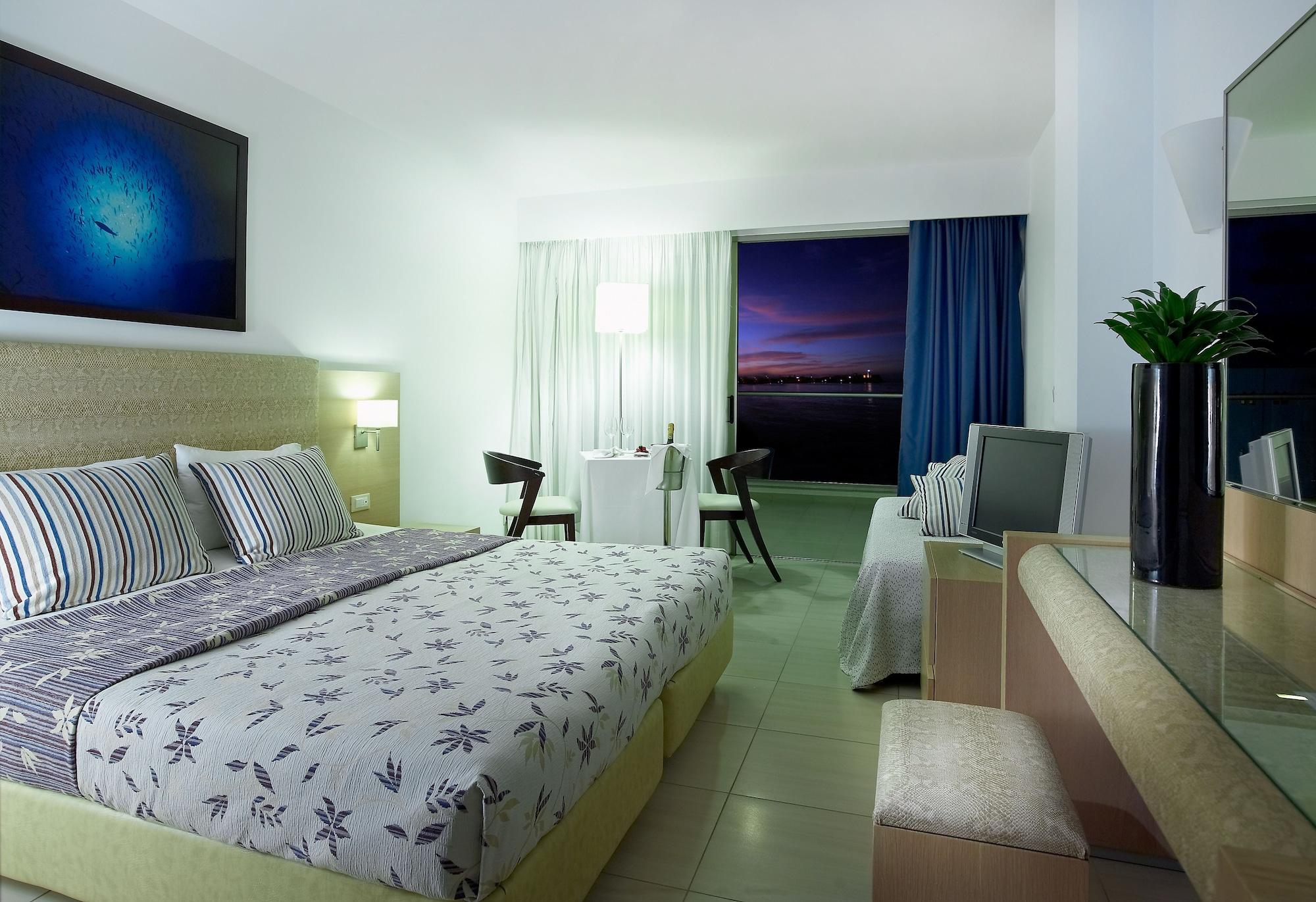 Resort Albatros & Hersonissos (Crete)