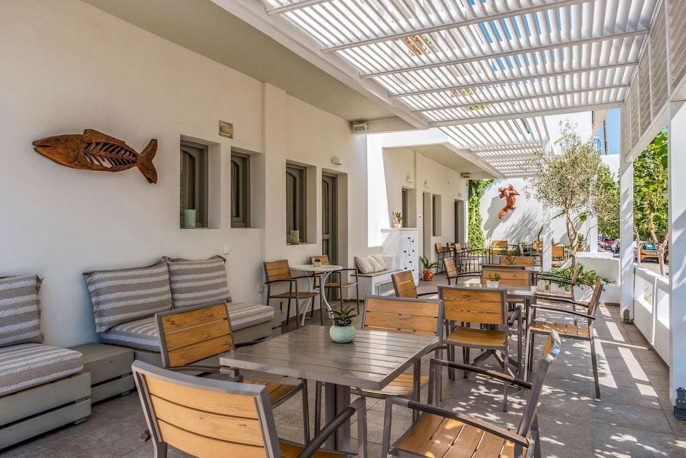 Aris Boutique Hotel 3*