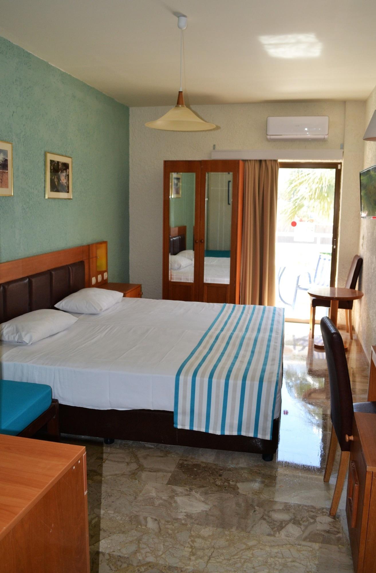 Sunset Hotel 3*