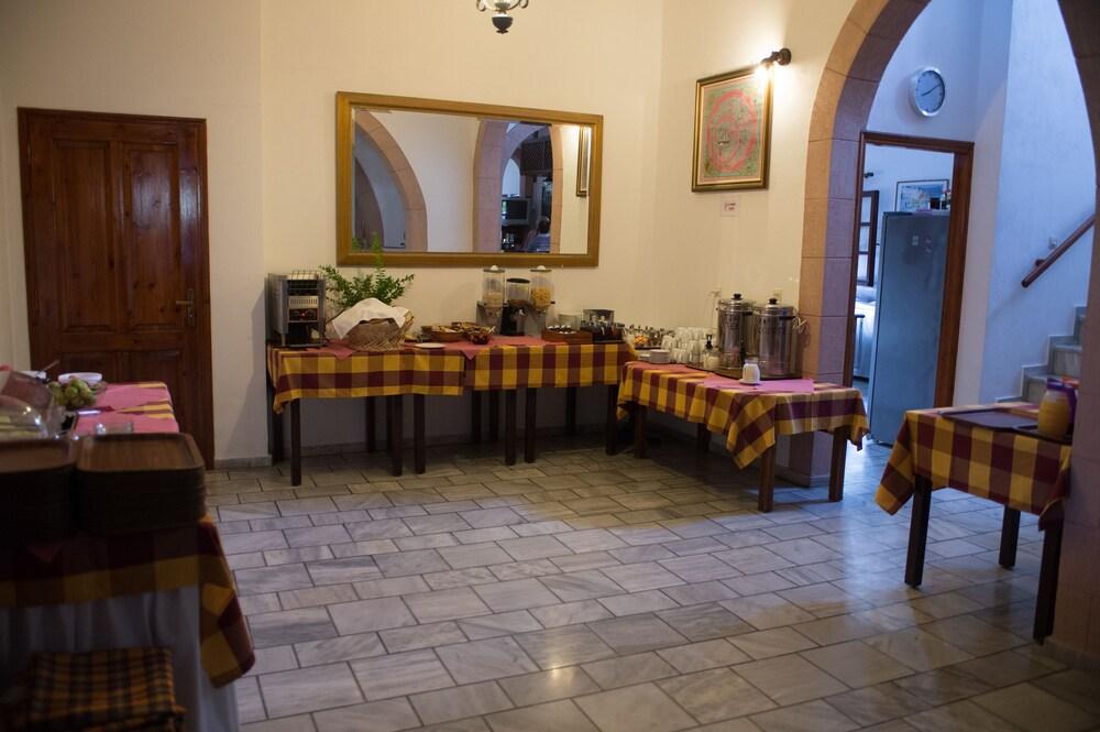 Hotel Asteri 2*