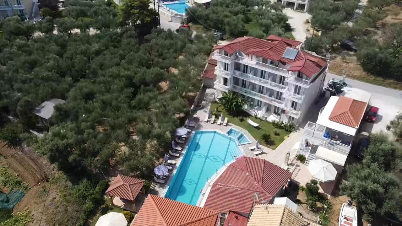 Amoudi Studios Apartments Hotel