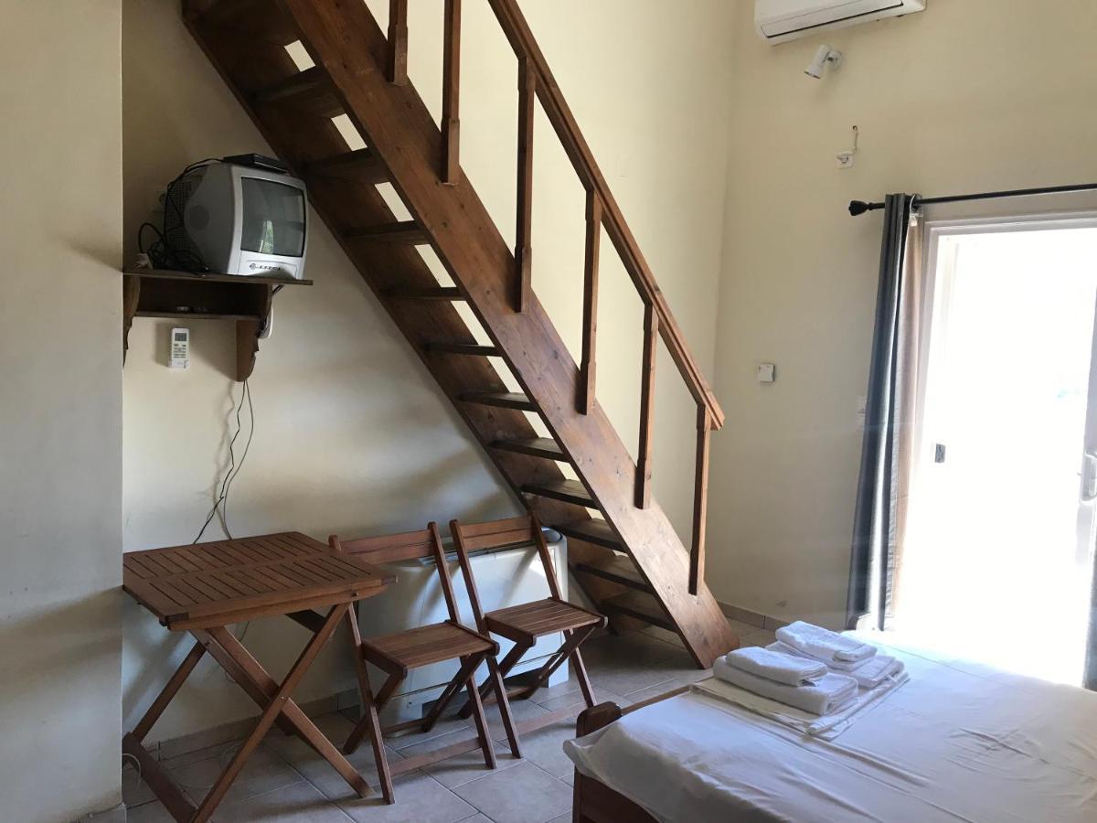 With Loft Raxes Ikaria #5 *