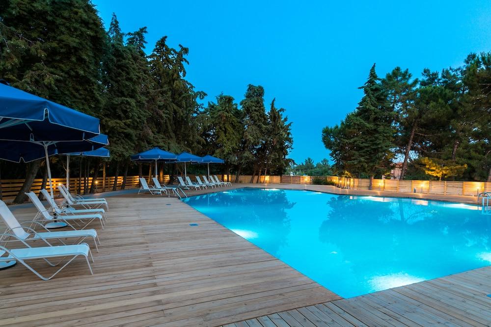 Trypiti Hotel 3*