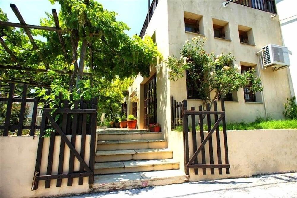 Hotel Saily Koropi