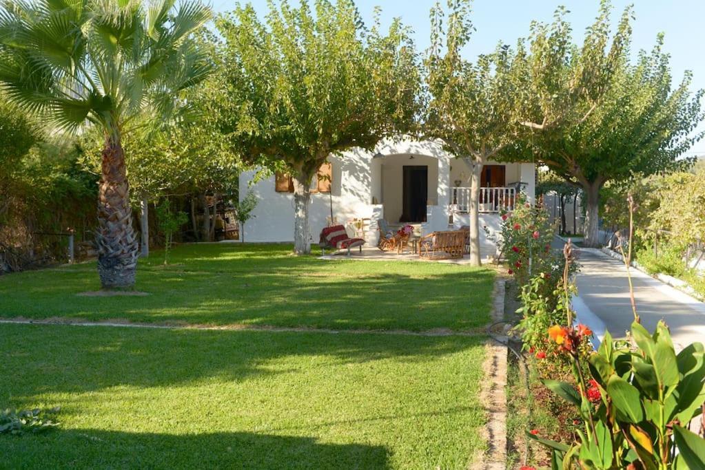 Flora's Garden House - Close To Holiday home