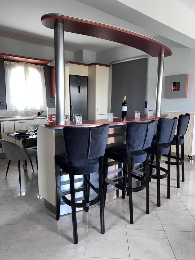 E L Urban Villa. Villa *
