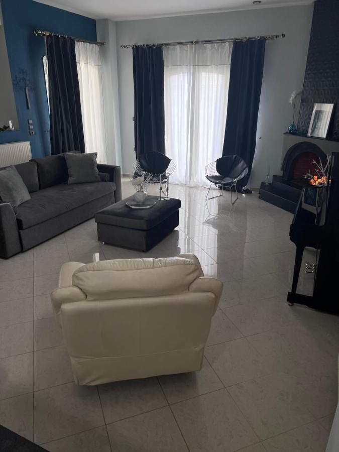 E L Urban Villa. Villa