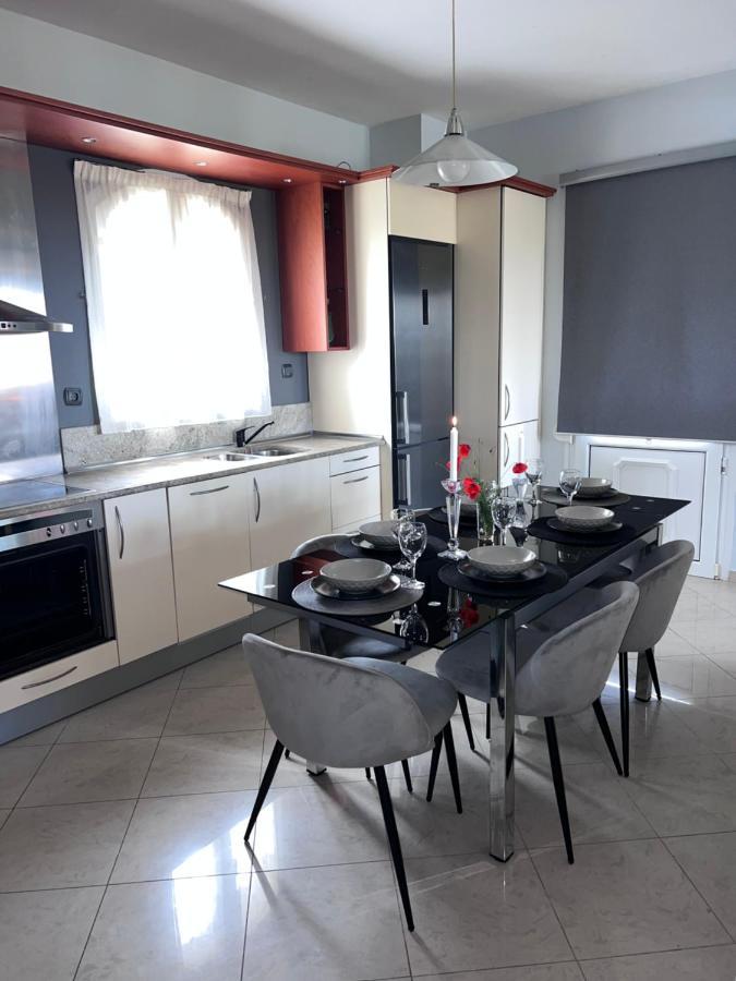 E L Urban Villa. Villa *