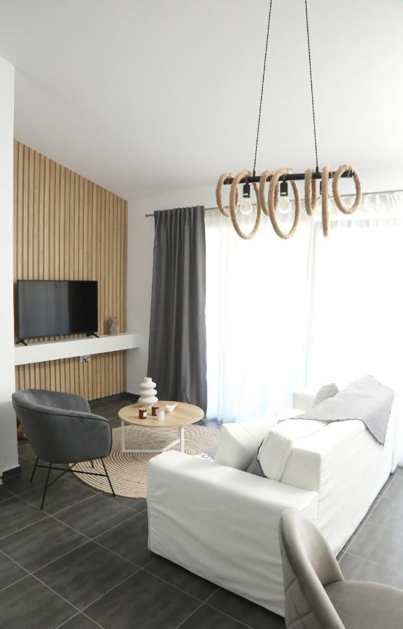Sea View Apartment *