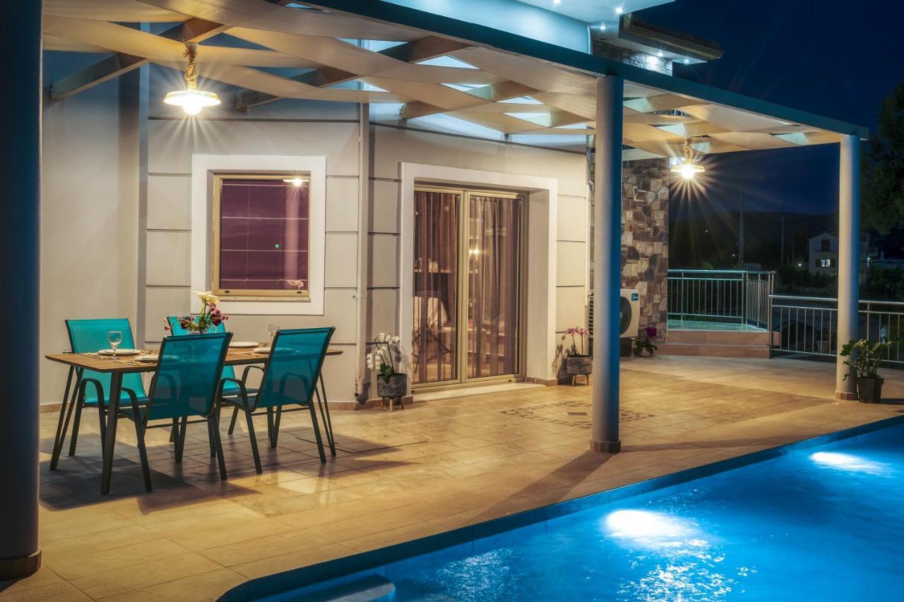 Villa Guesto With Private Pool Anafonitria