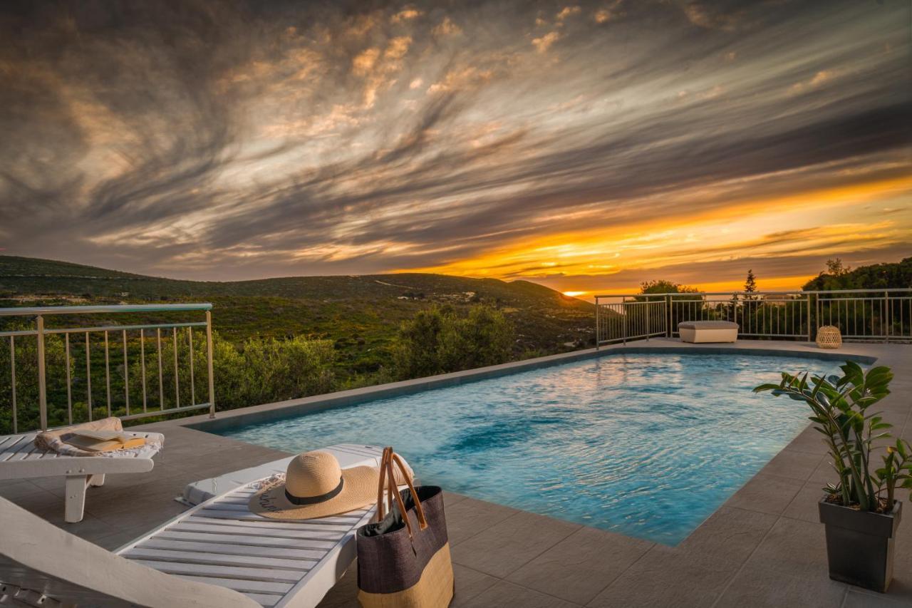 Guesto With Private Pool Villa Anafonitria