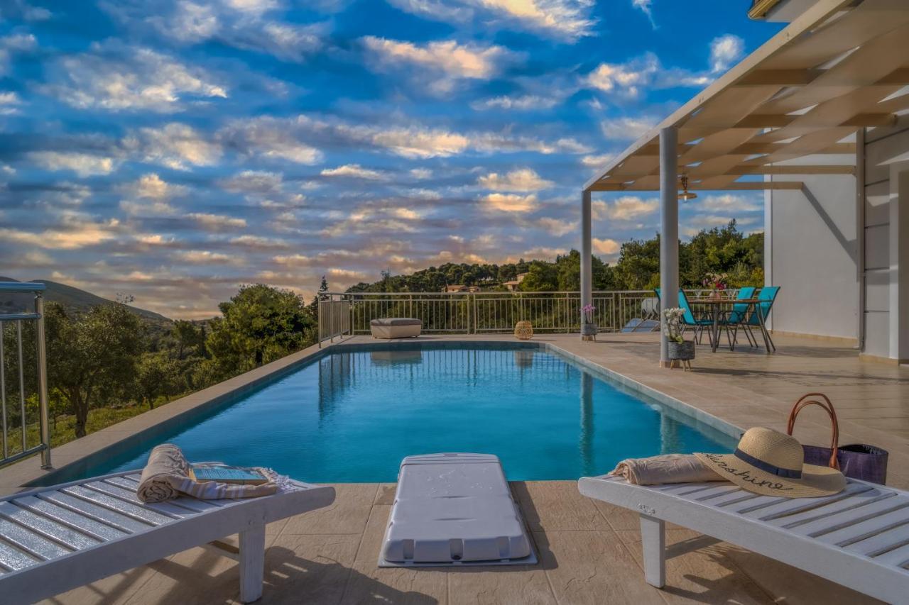 Villa Guesto With Private Pool Anafonitria