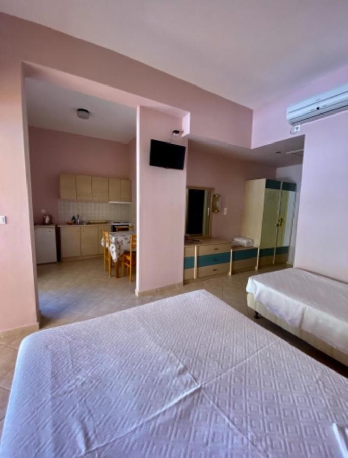 Riviera Hotel *