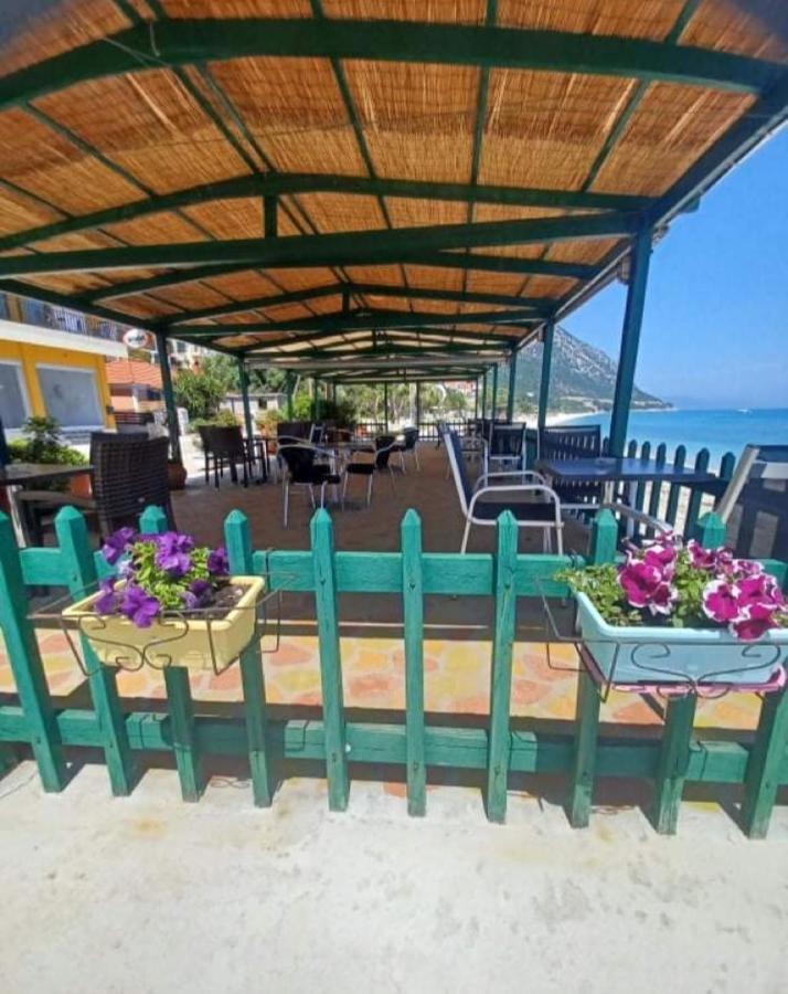 Riviera Hotel *