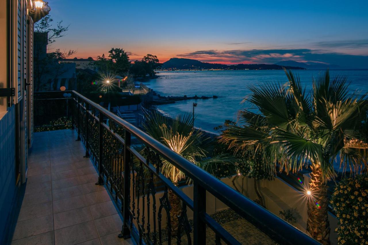 Elizabeth - Seafront Classic Villa! *