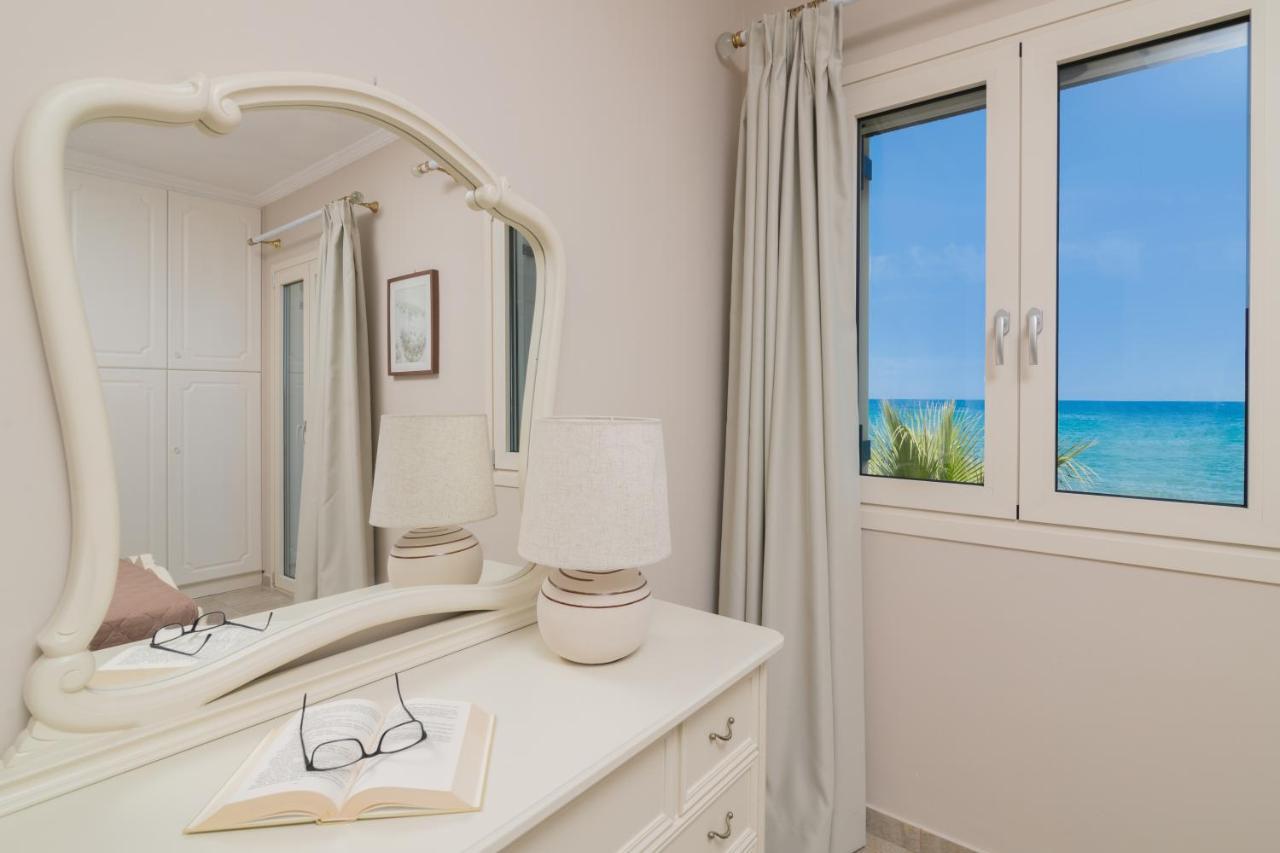 Villa Elizabeth - Seafront Classic Villa! Argassi
