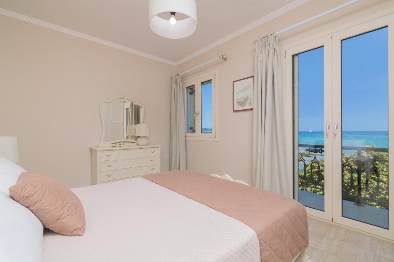 Villa Elizabeth - Seafront Classic Villa! Argassi