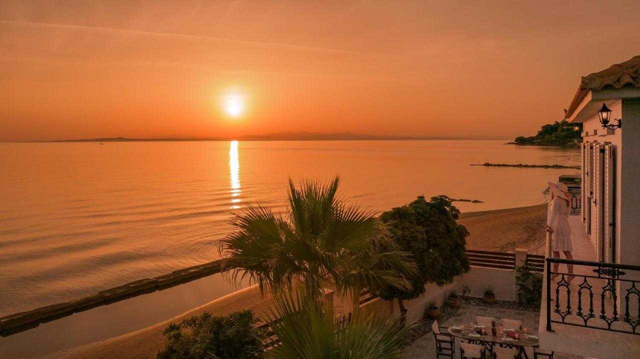 Elizabeth - Seafront Classic Villa! * Argassi