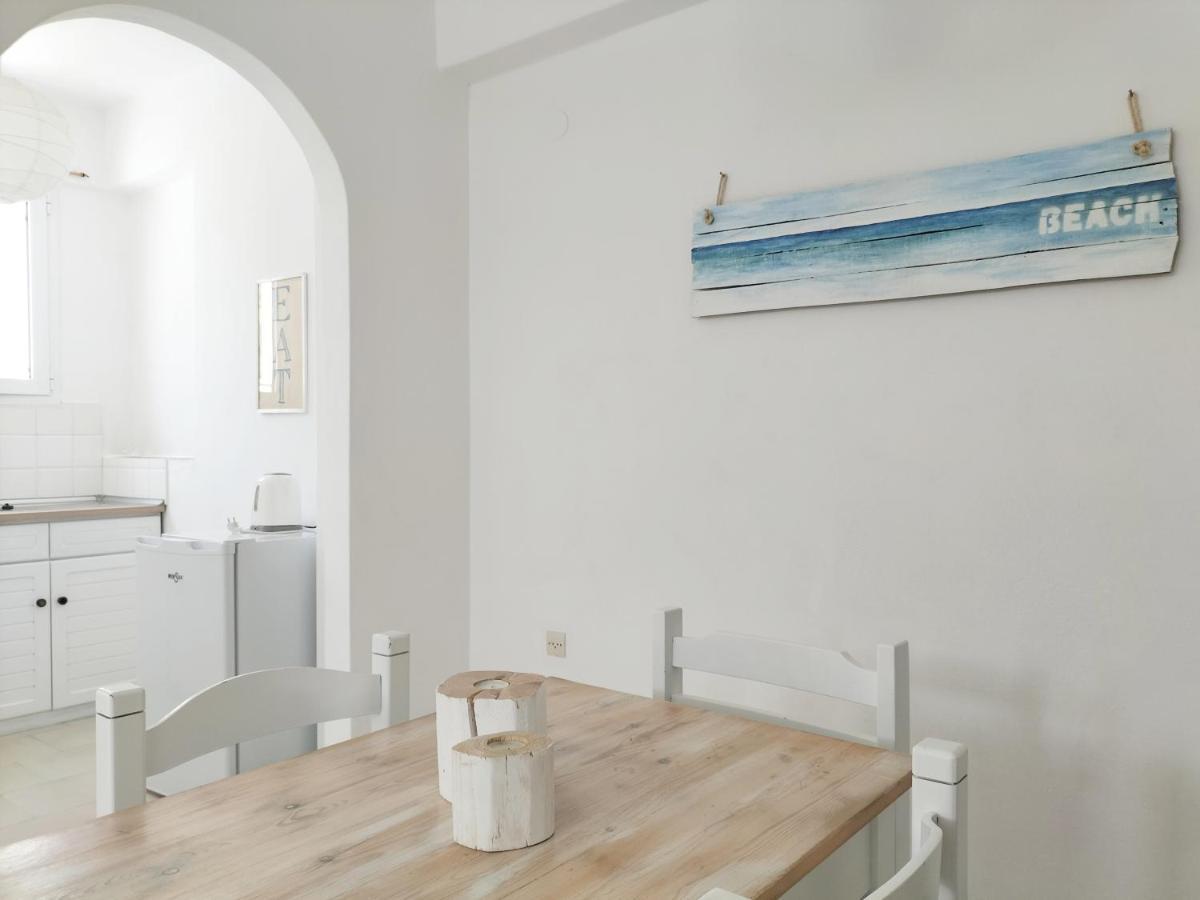 Angelina Parikia (Paros)