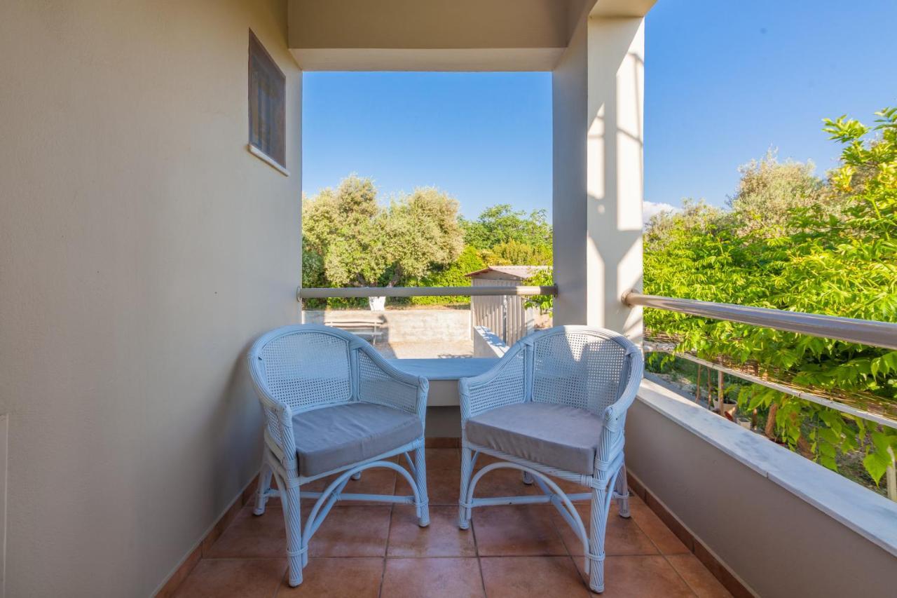 Chrysalida, Unspeakble Views And Privacy! Skaleta