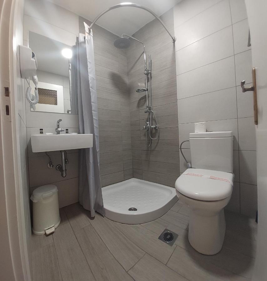 Hotel Avra 2*