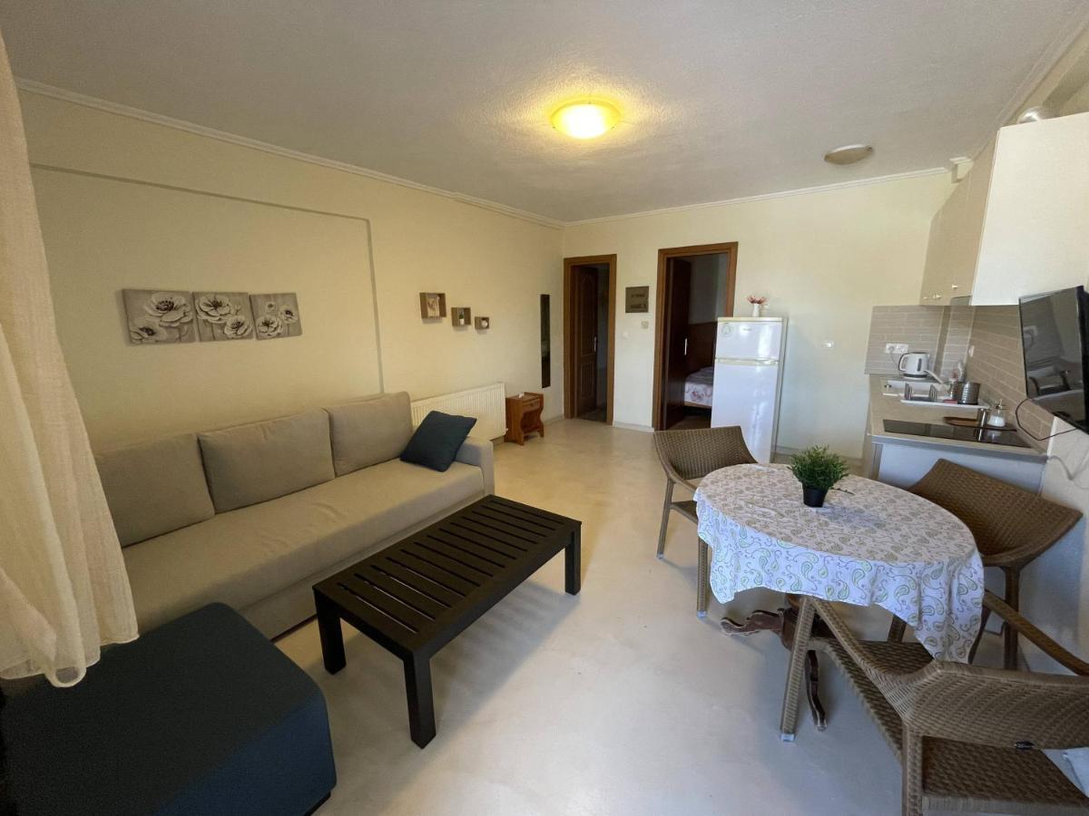 Aparthotel Makis Nest *