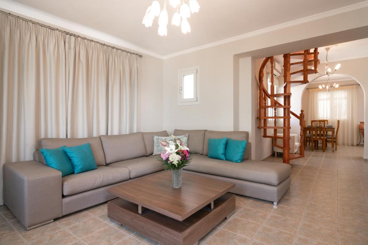Elizabeth - Seafront Classic Villa! Villa *