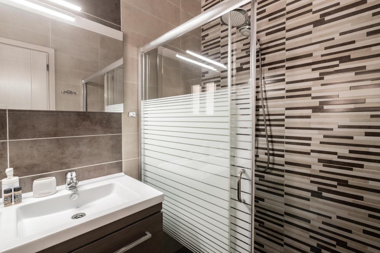 Elizabeth - Seafront Classic Villa! * Argassi
