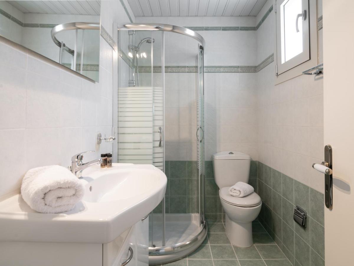 Villa Elizabeth - Seafront Classic Villa! Argassi