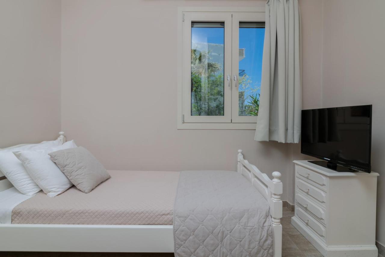 Elizabeth - Seafront Classic Villa! Villa *