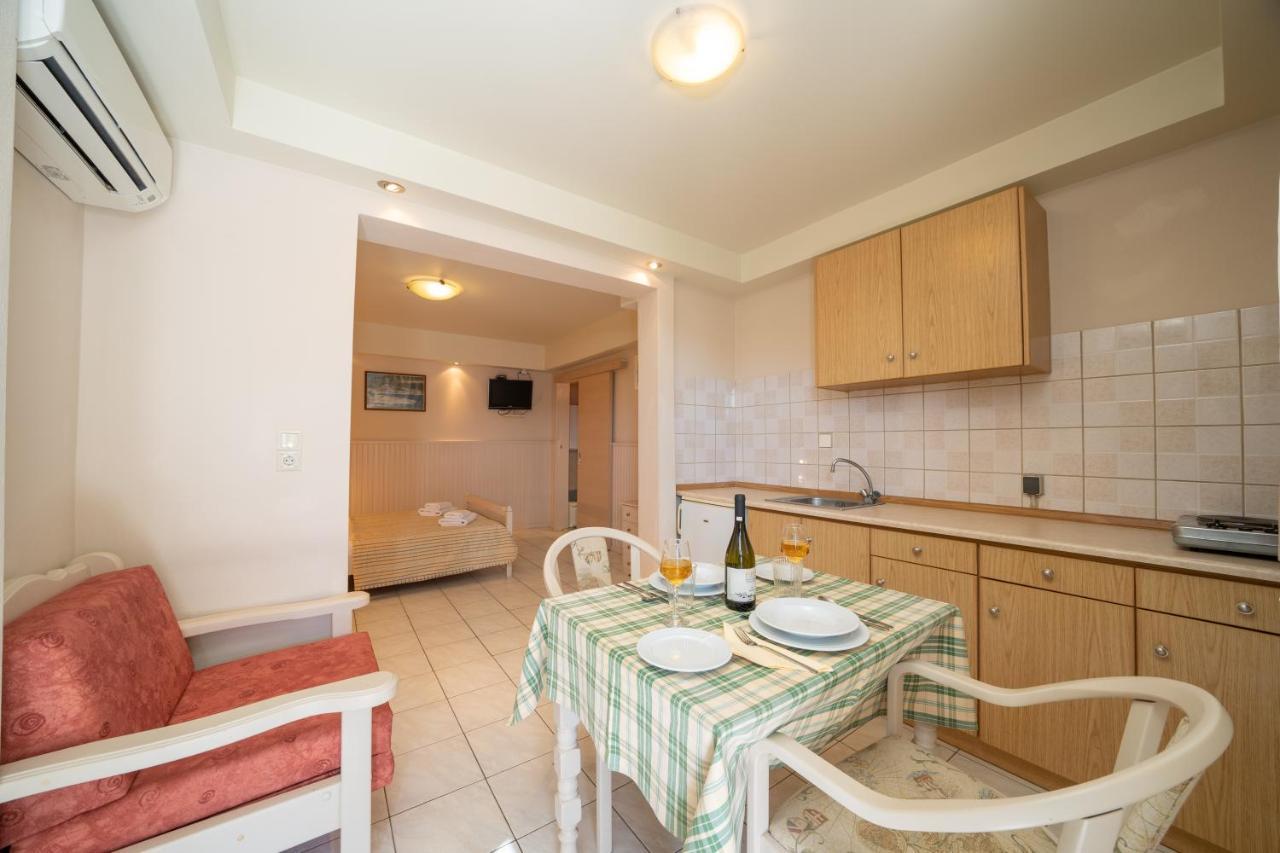 Makis Village-apartments * Agia Efimia