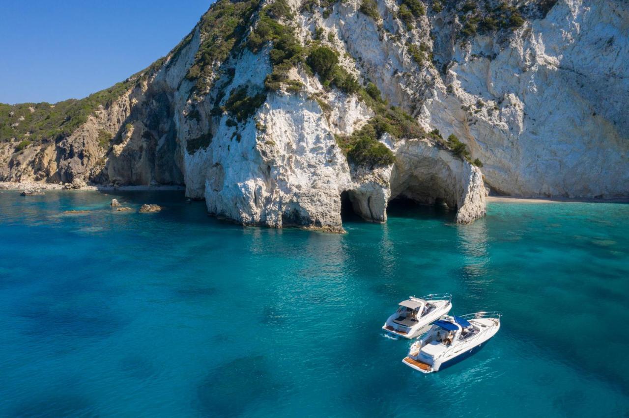 Botel Daily Cruises Private Yachts