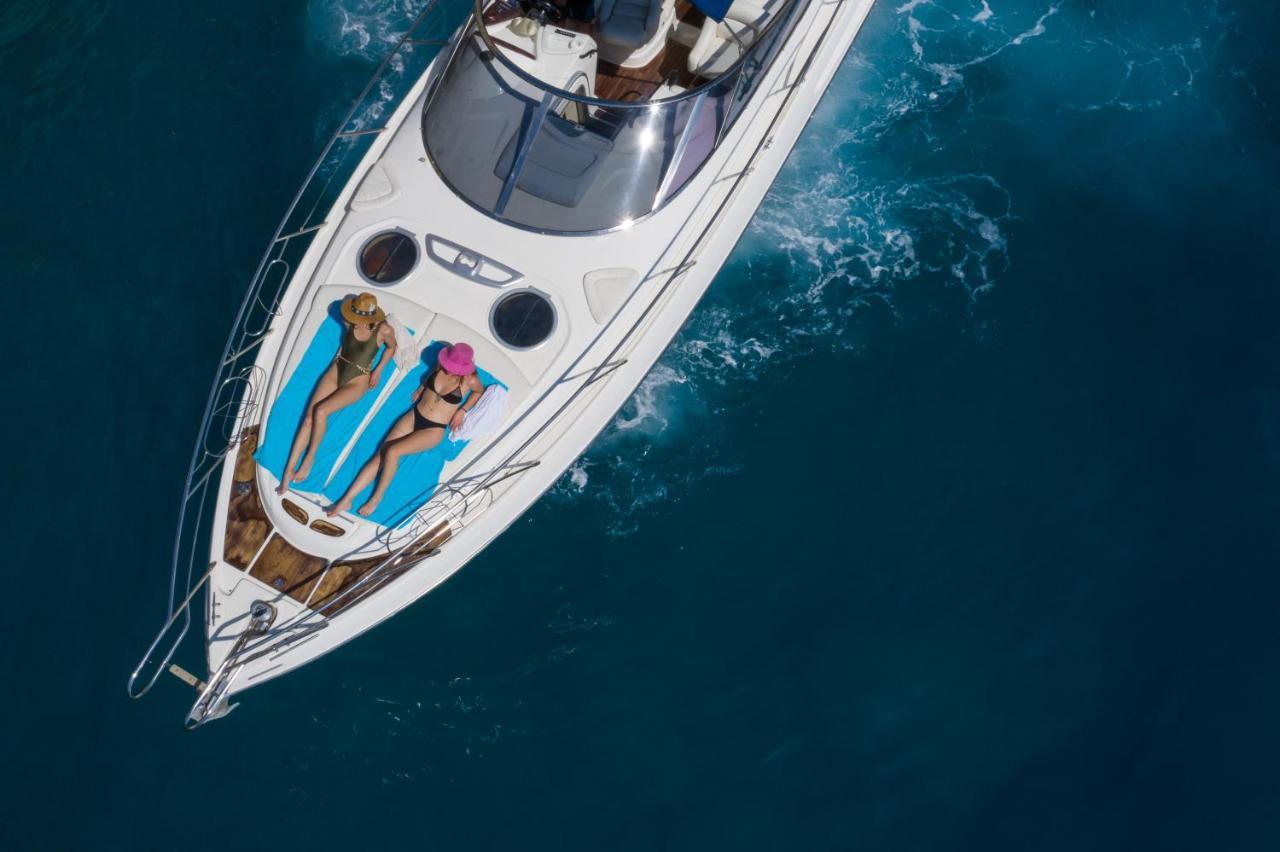 Botel Daily Cruises Private Yachts *