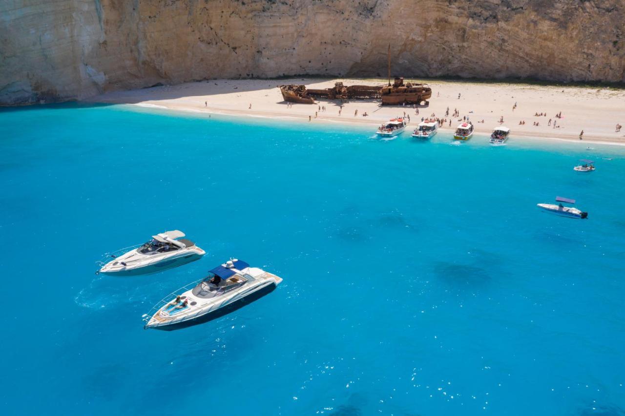 Botel Daily Cruises Private Yachts