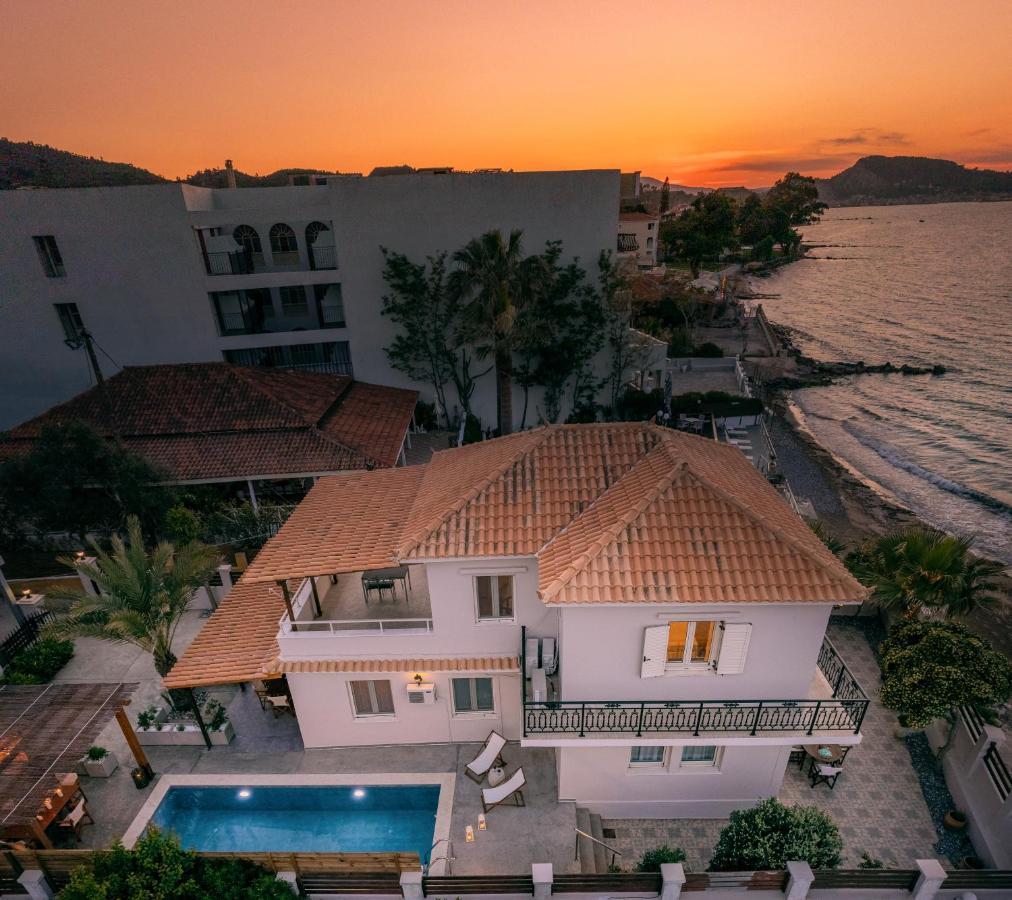 Elizabeth - Seafront Classic Villa! *