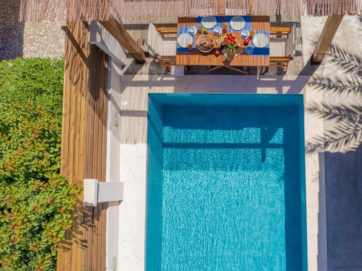Elizabeth - Seafront Classic Villa! *