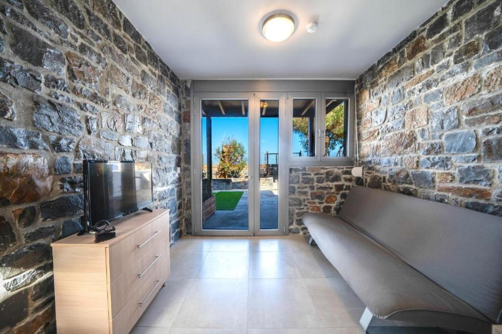Terrazeus - Stone House Beachfront 1 Apartment *