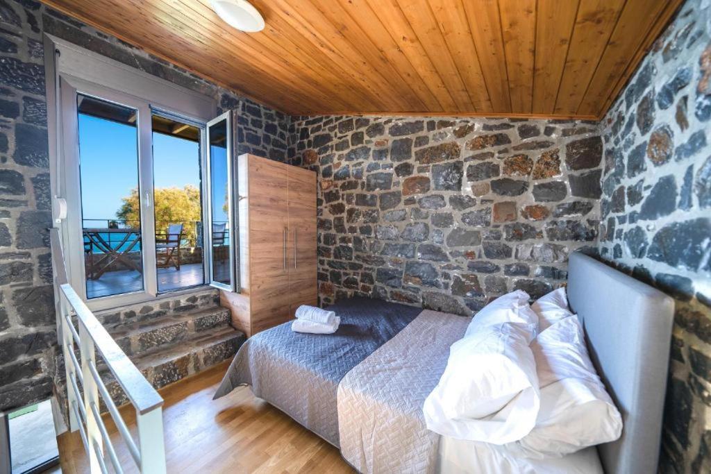 Apartment Terrazeus - Stone House Beachfront 1 *